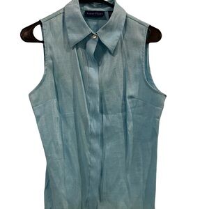 Karen Scott Women's Light Blue Sleeveless Button Down Shirt